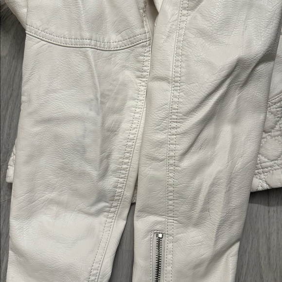 Women's White Faux Fur Collar Jacket - Picture 5 of 6